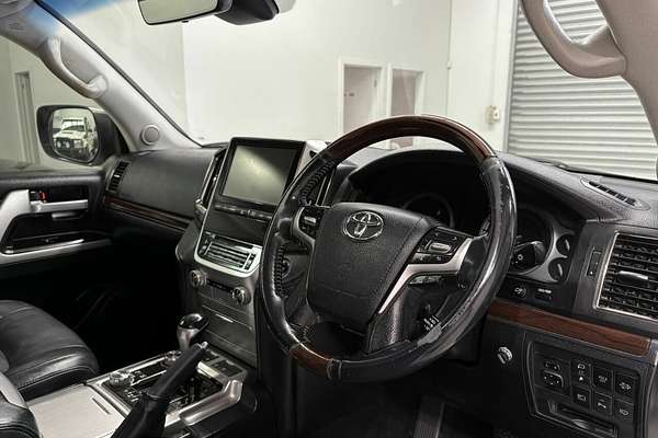 2017 Toyota Landcruiser Sahara VDJ200R