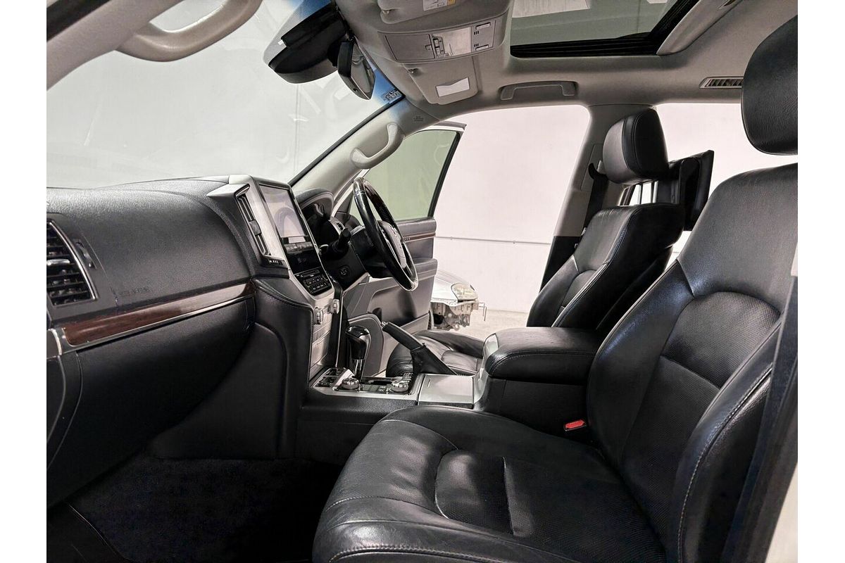 2017 Toyota Landcruiser Sahara VDJ200R