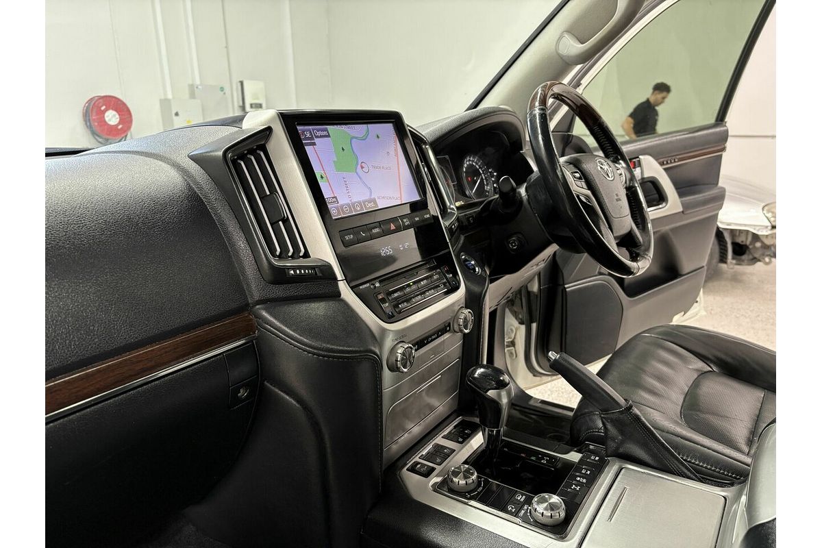 2017 Toyota Landcruiser Sahara VDJ200R