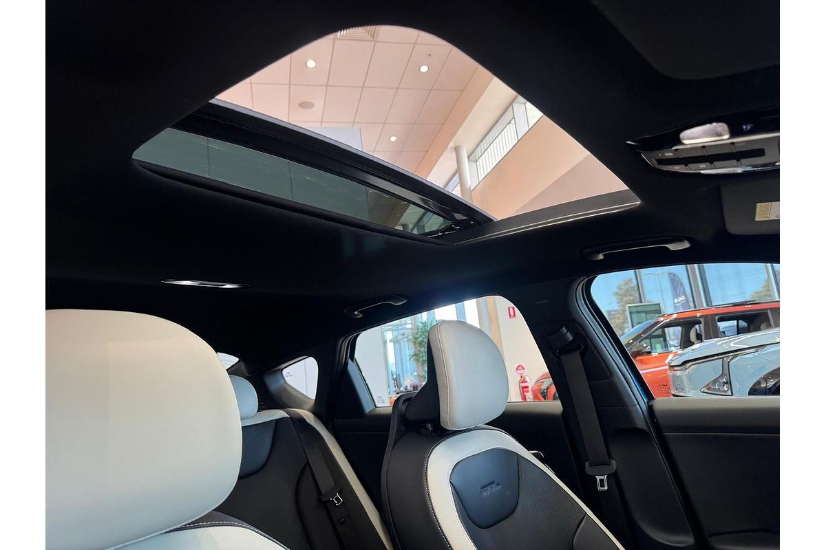 2024 Kia K4 GT-Line CL4m