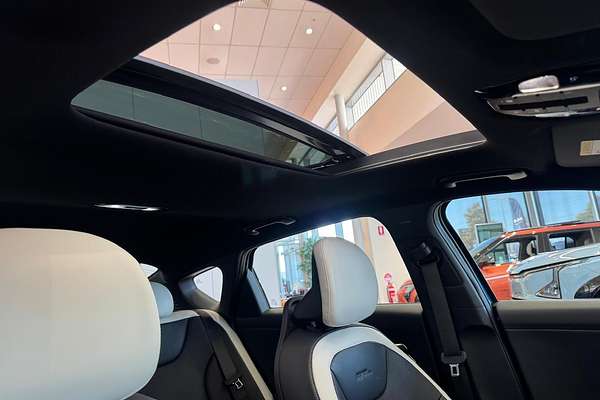 2024 Kia K4 GT-Line CL4m