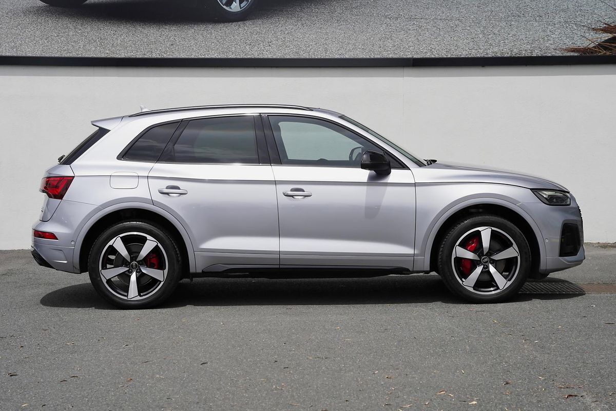 2023 Audi Q5 55 TFSI e S line FY