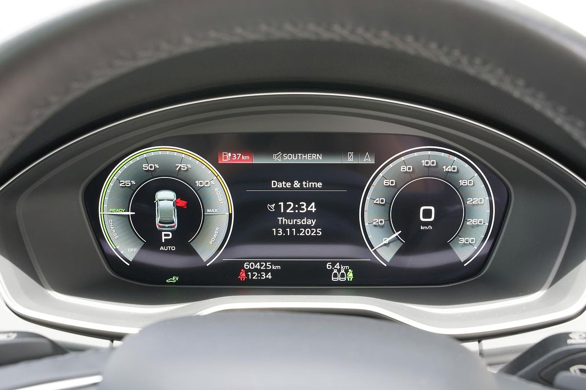 2023 Audi Q5 55 TFSI e S line FY