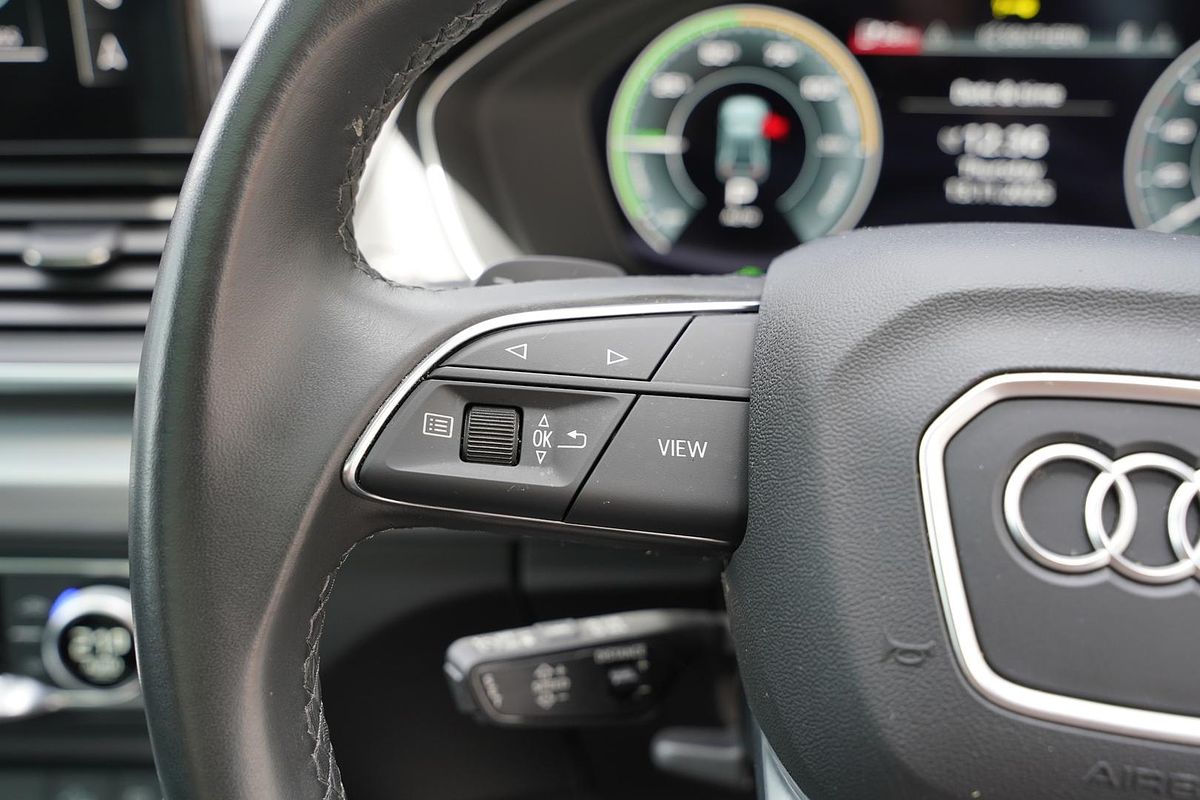 2023 Audi Q5 55 TFSI e S line FY