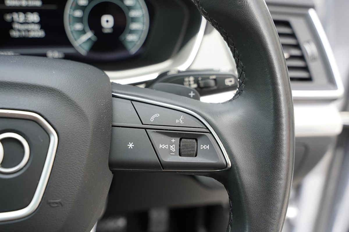 2023 Audi Q5 55 TFSI e S line FY