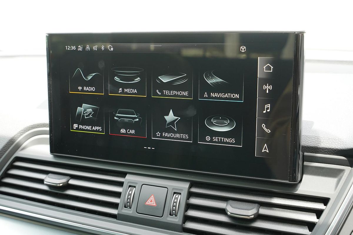 2023 Audi Q5 55 TFSI e S line FY