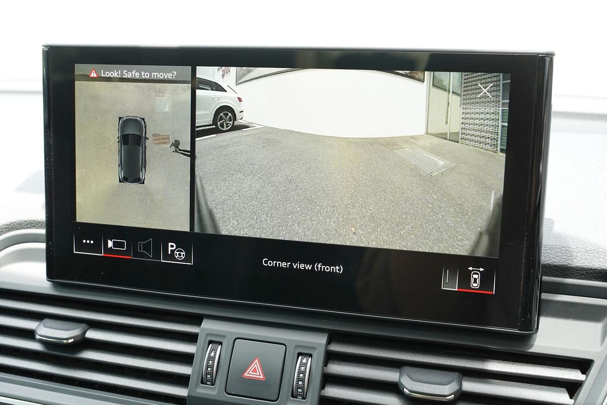 2023 Audi Q5 55 TFSI e S line FY