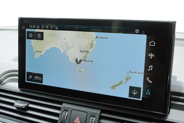 2023 Audi Q5 55 TFSI e S line FY