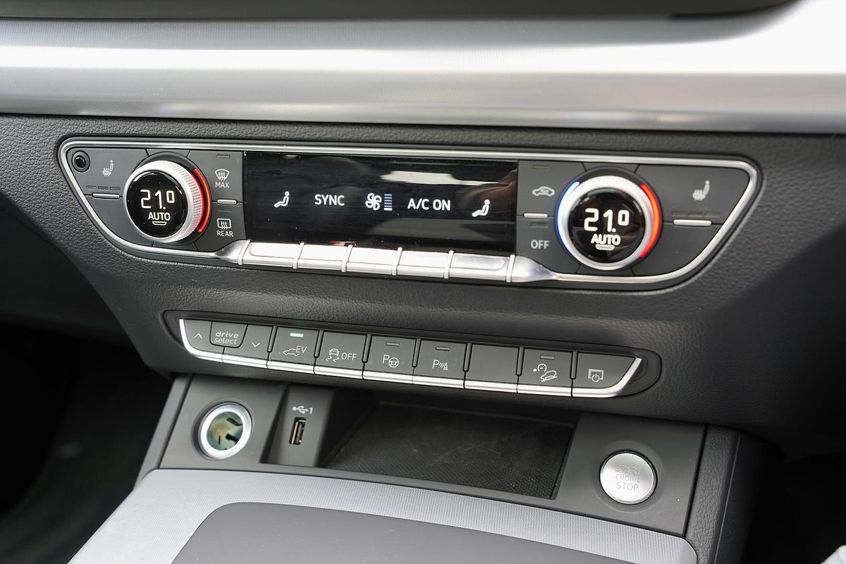 2023 Audi Q5 55 TFSI e S line FY