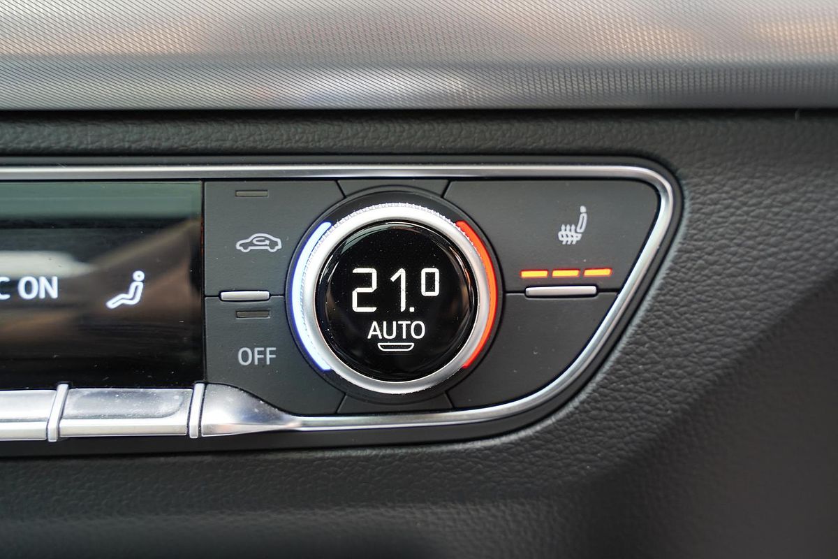 2023 Audi Q5 55 TFSI e S line FY