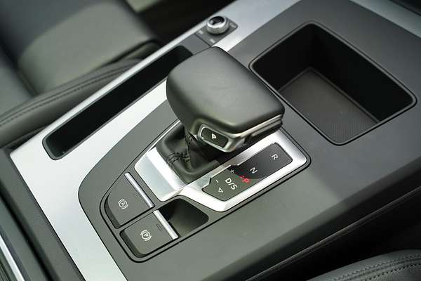 2023 Audi Q5 55 TFSI e S line FY