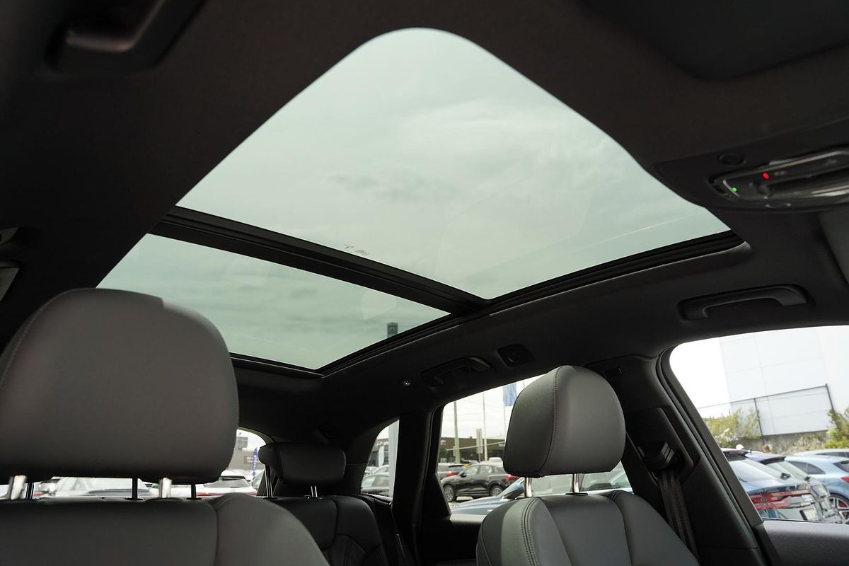 2023 Audi Q5 55 TFSI e S line FY