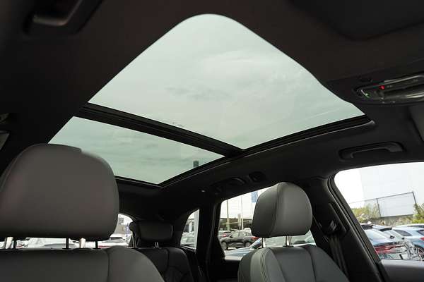 2023 Audi Q5 55 TFSI e S line FY