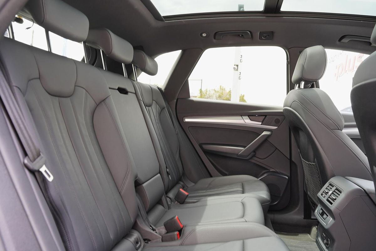 2023 Audi Q5 55 TFSI e S line FY