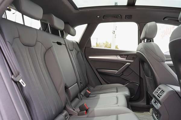 2023 Audi Q5 55 TFSI e S line FY