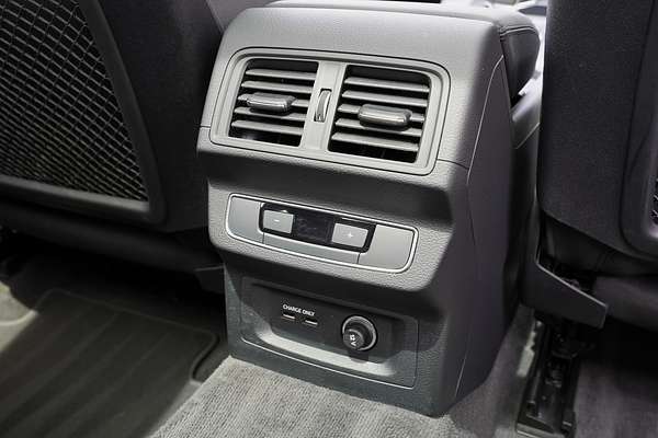 2023 Audi Q5 55 TFSI e S line FY