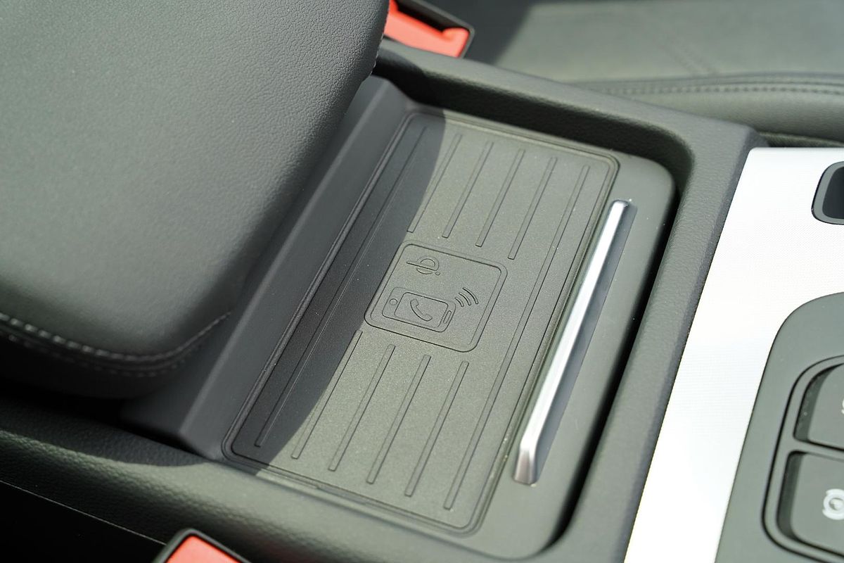 2023 Audi Q5 55 TFSI e S line FY