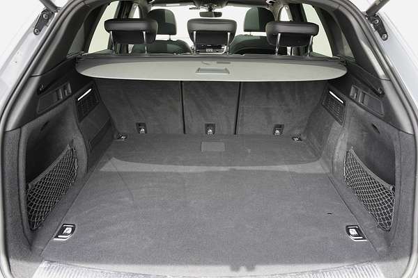 2023 Audi Q5 55 TFSI e S line FY