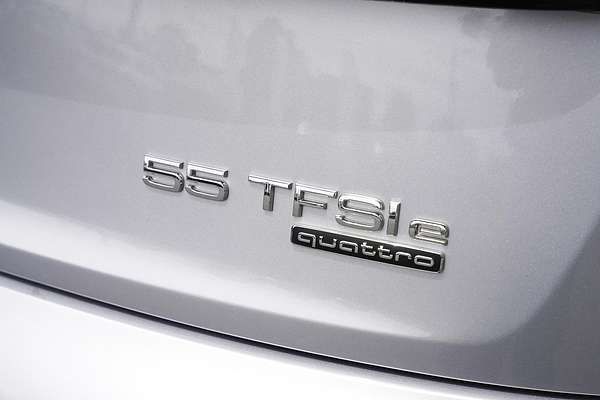 2023 Audi Q5 55 TFSI e S line FY