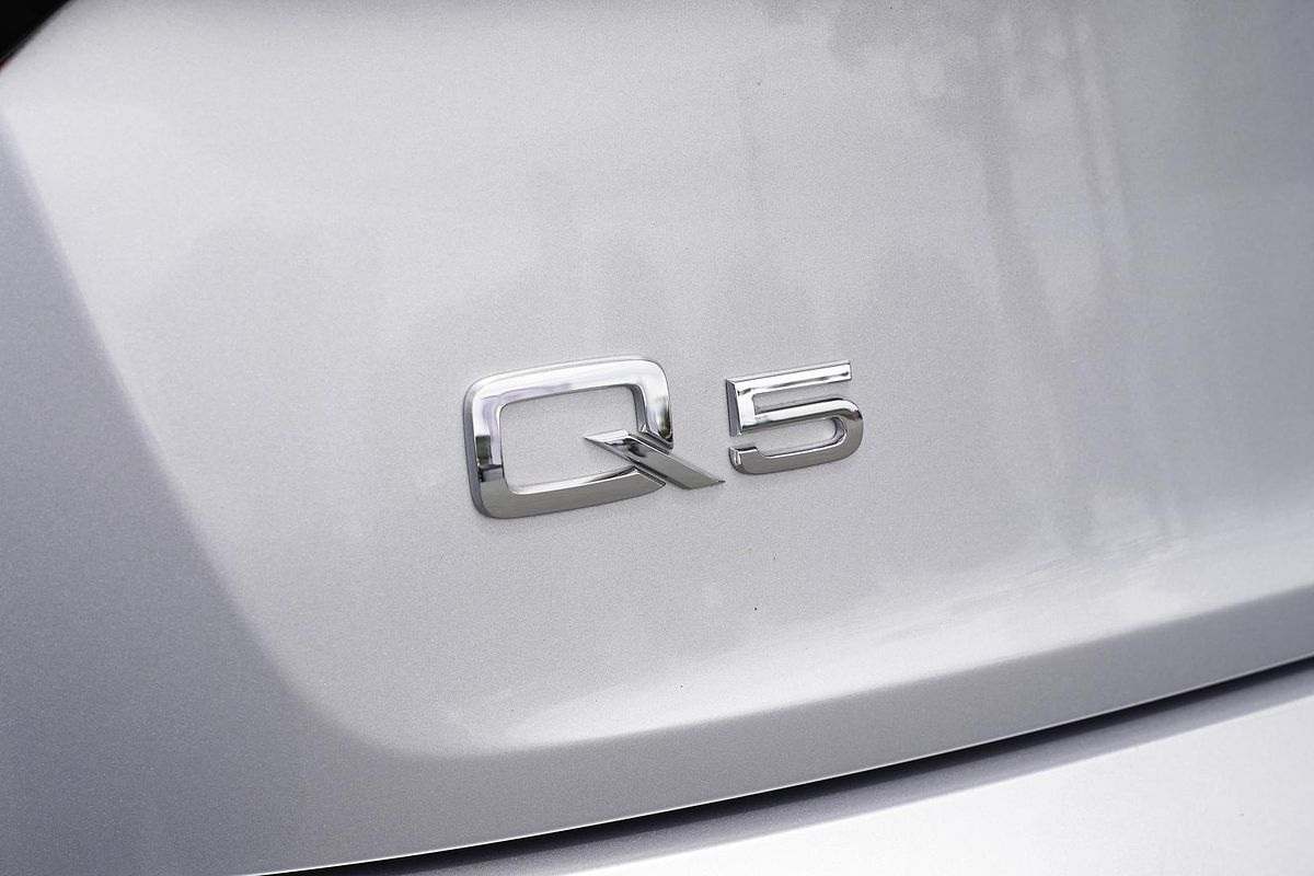 2023 Audi Q5 55 TFSI e S line FY