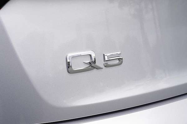 2023 Audi Q5 55 TFSI e S line FY