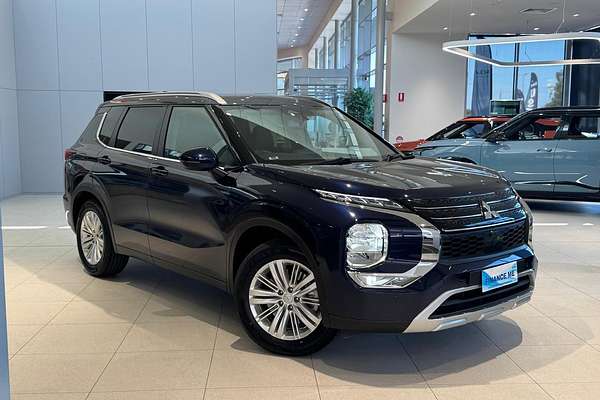 2024 Mitsubishi Outlander LS ZM