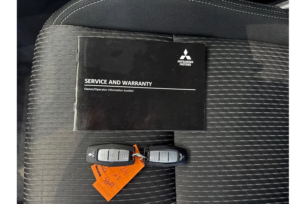 2024 Mitsubishi Outlander LS ZM