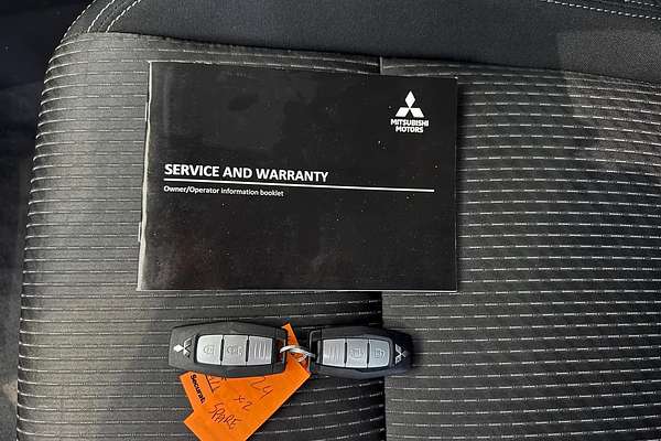 2024 Mitsubishi Outlander LS ZM