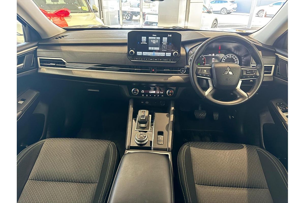 2024 Mitsubishi Outlander LS ZM