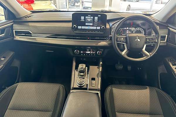 2024 Mitsubishi Outlander LS ZM