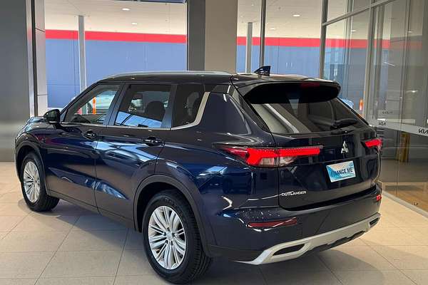 2024 Mitsubishi Outlander LS ZM