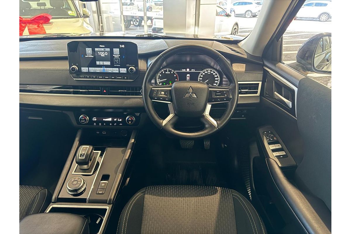 2024 Mitsubishi Outlander LS ZM