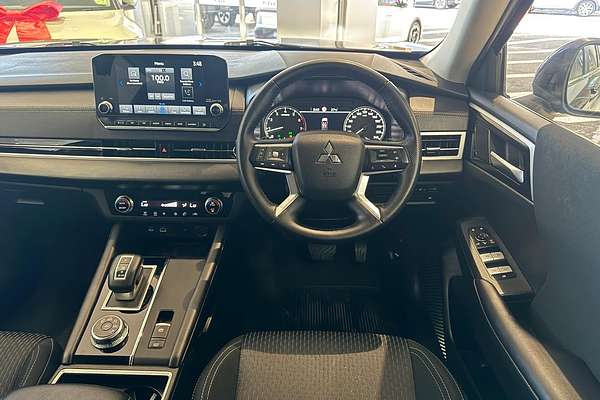 2024 Mitsubishi Outlander LS ZM