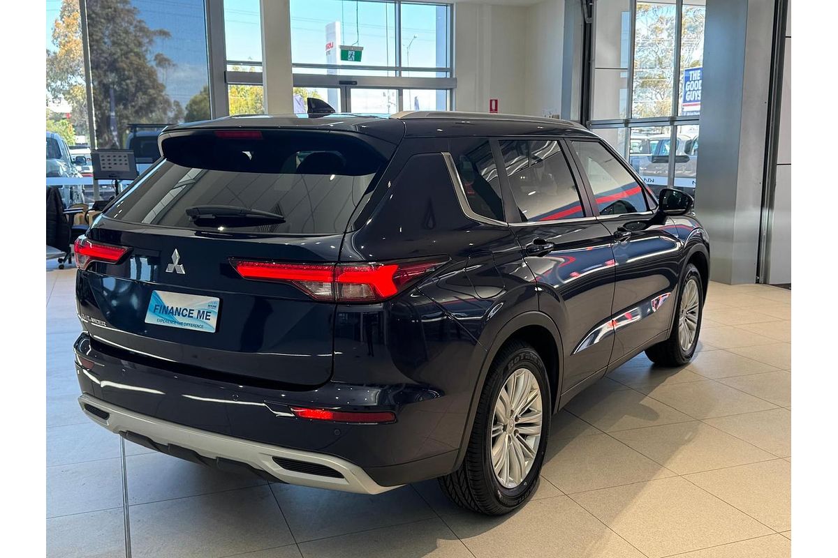 2024 Mitsubishi Outlander LS ZM