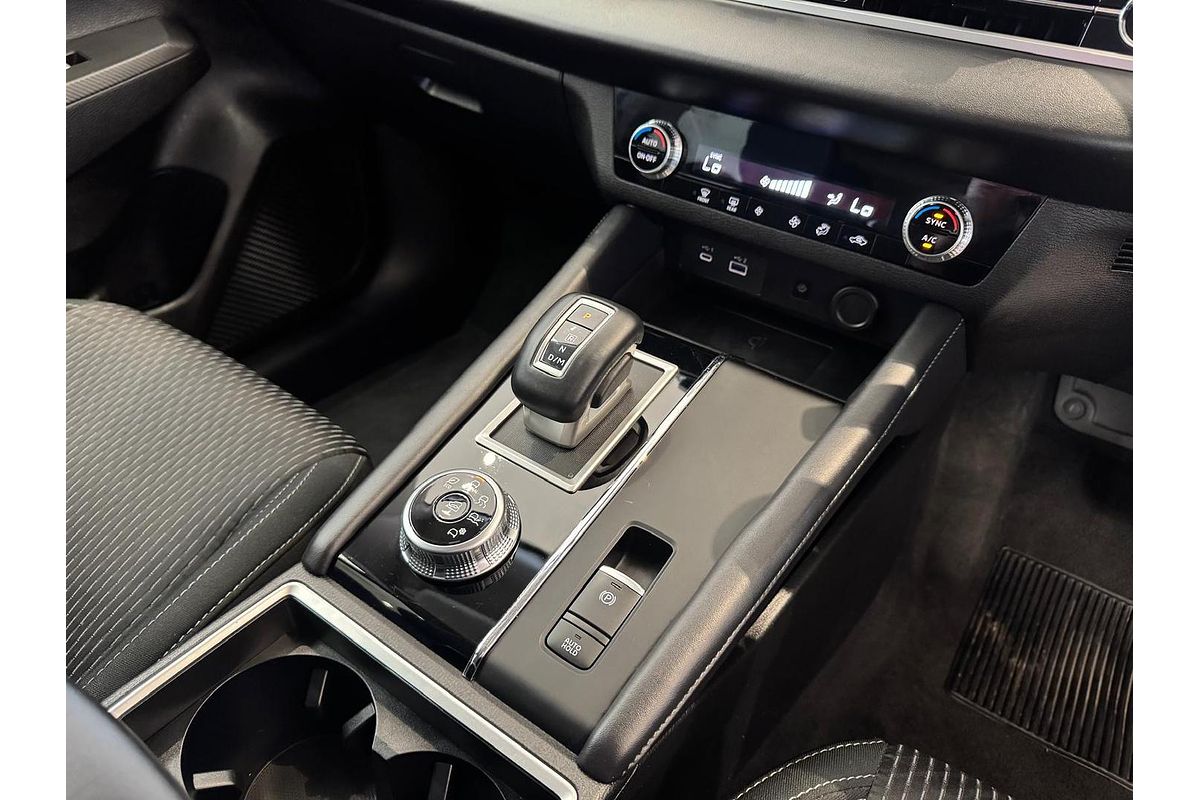 2024 Mitsubishi Outlander LS ZM