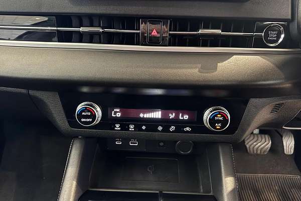 2024 Mitsubishi Outlander LS ZM