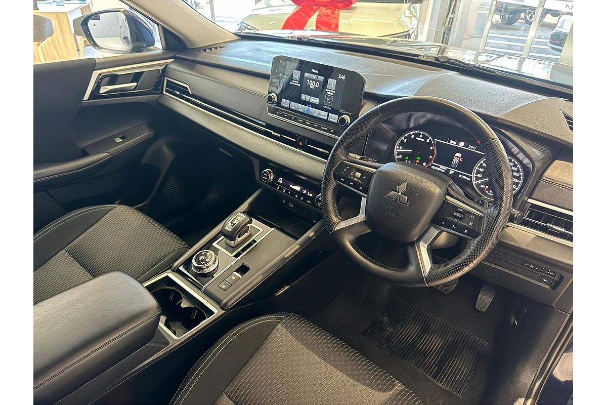 2024 Mitsubishi Outlander LS ZM