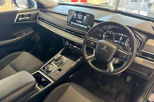 2024 Mitsubishi Outlander LS ZM