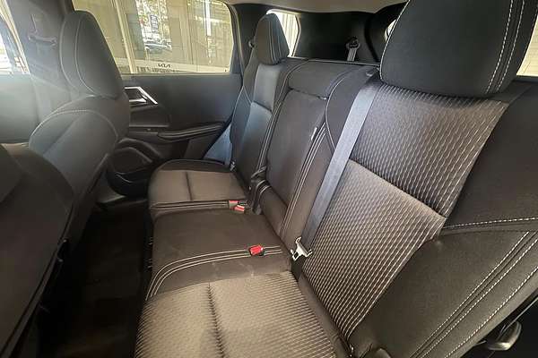 2024 Mitsubishi Outlander LS ZM