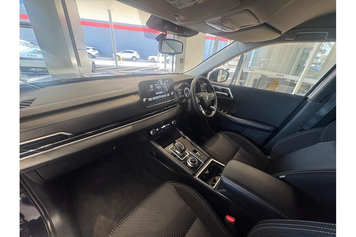 2024 Mitsubishi Outlander LS ZM