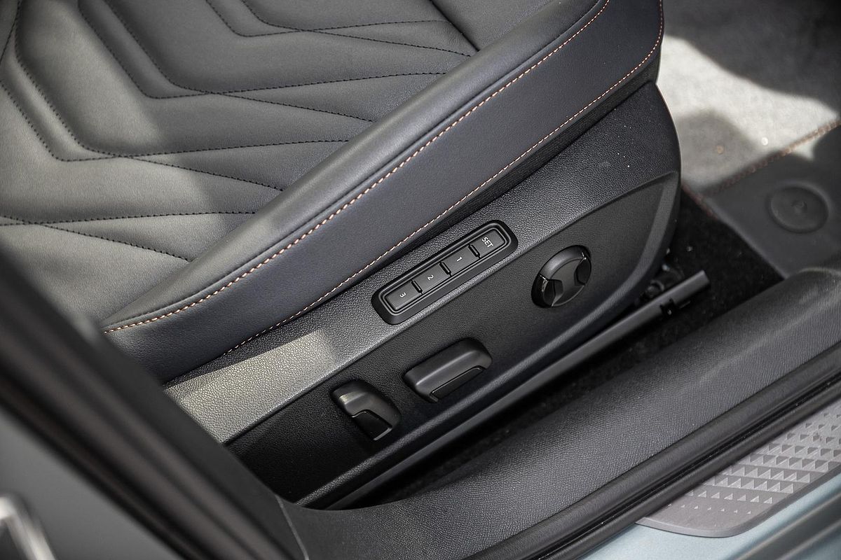 2025 CUPRA Leon VZx KL