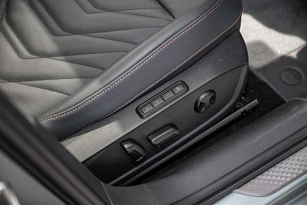 2025 CUPRA Leon VZx KL