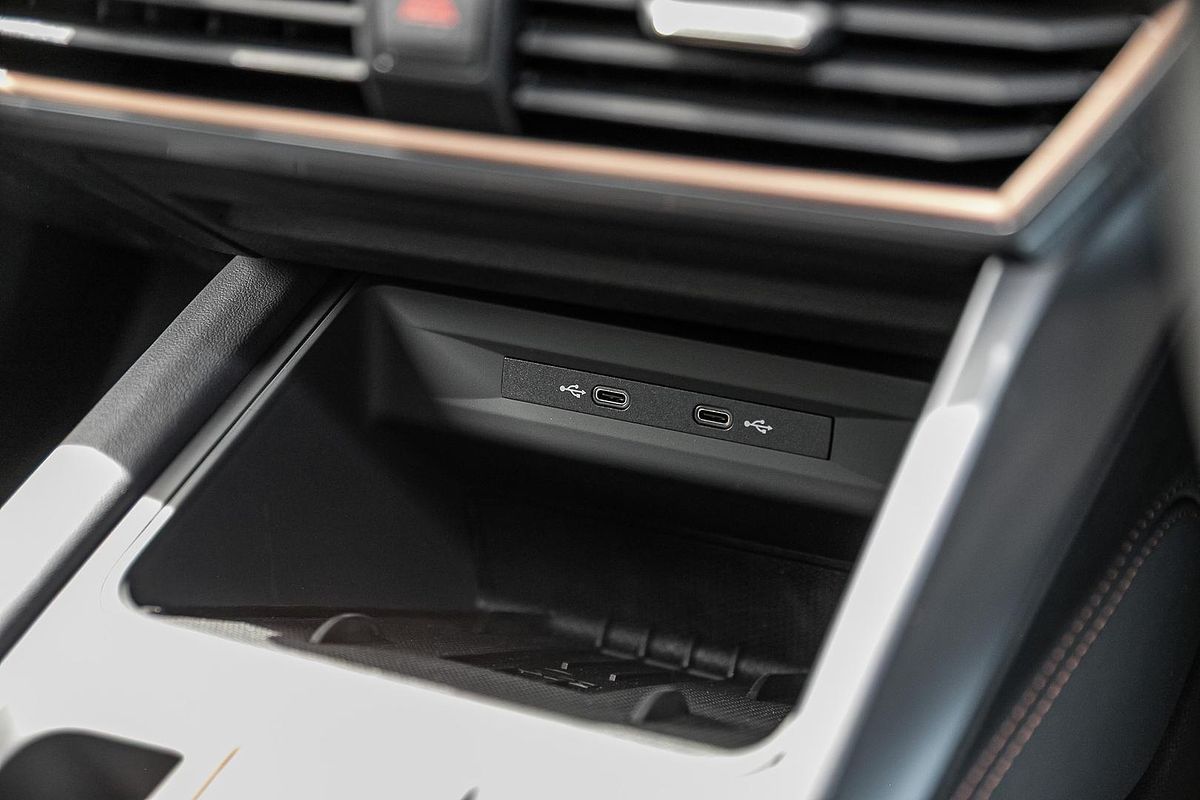 2025 CUPRA Leon VZx KL