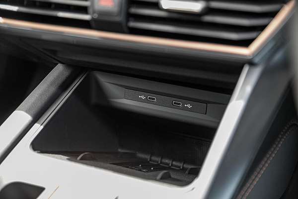 2025 CUPRA Leon VZx KL