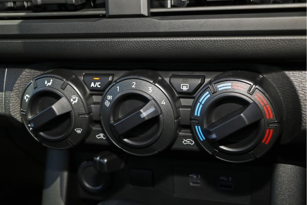 2025 Mitsubishi Triton GLX MV 4X4