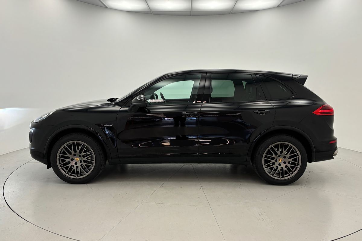 2016 PORSCHE CAYENNE TURBO S 8 SP AUTOMATIC TIPTRONIC 4D WAGON TV8 2016 PORSCHE CAYENNE TURBO S 8 SP AUTOMATIC TIPTRONIC 4D WAGON TV8