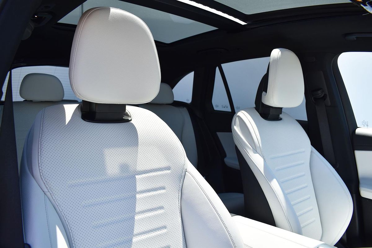 2025 Mercedes-Benz GLC-Class GLC300 X254