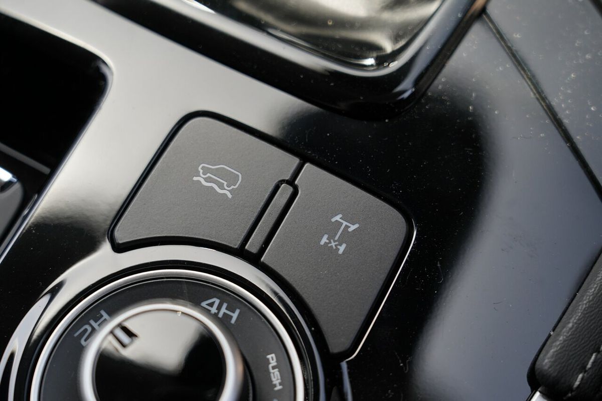 2025 Isuzu MU-X LS-U