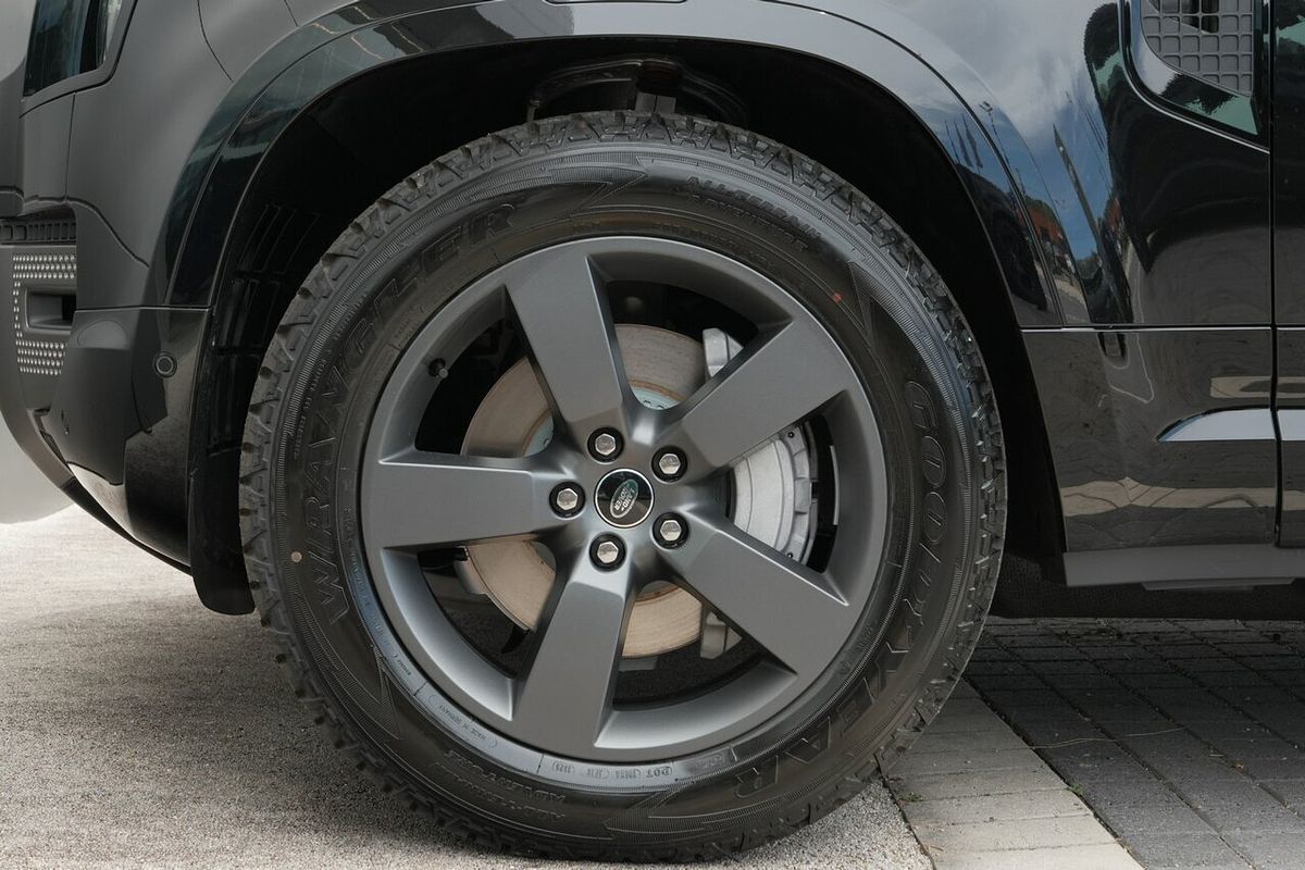 2025 Land Rover Defender 110 D350 X-Dynamic SE L663