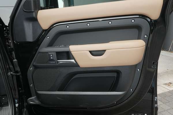 2025 Land Rover Defender 110 D350 X-Dynamic SE L663